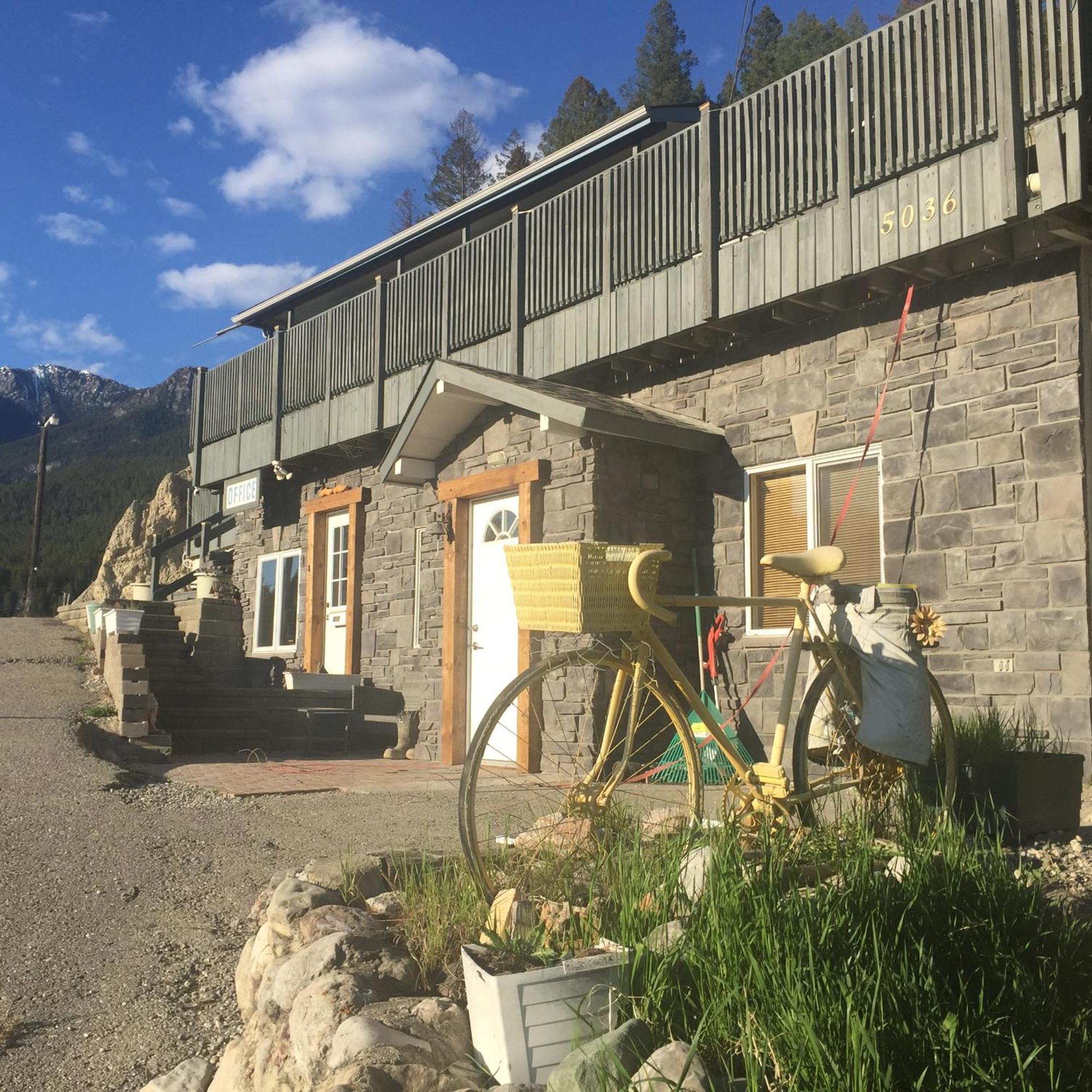 Cross Suite - Mistyriver Lodge Radium Hot Springs Exterior photo