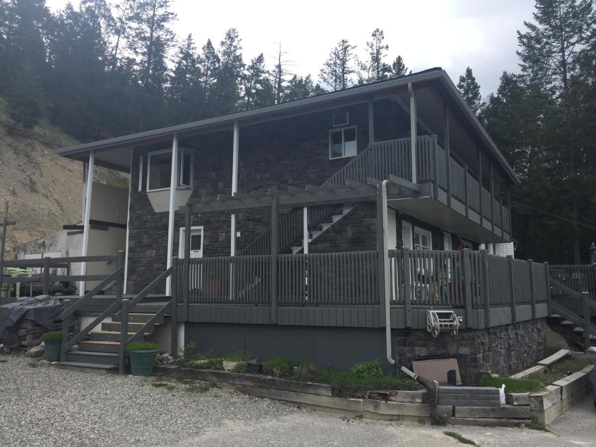 Cross Suite - Mistyriver Lodge Radium Hot Springs Exterior photo