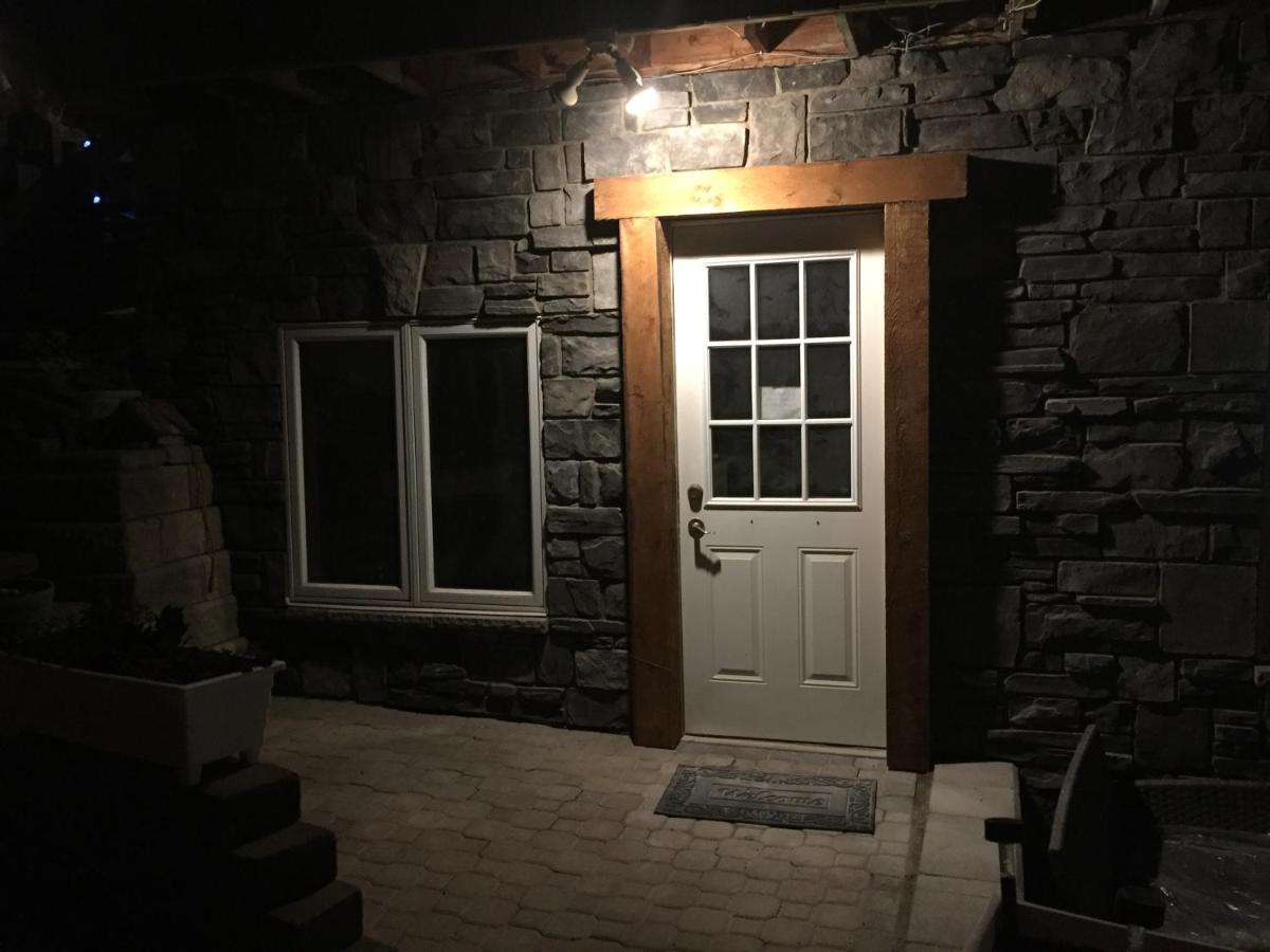 Cross Suite - Mistyriver Lodge Radium Hot Springs Exterior photo