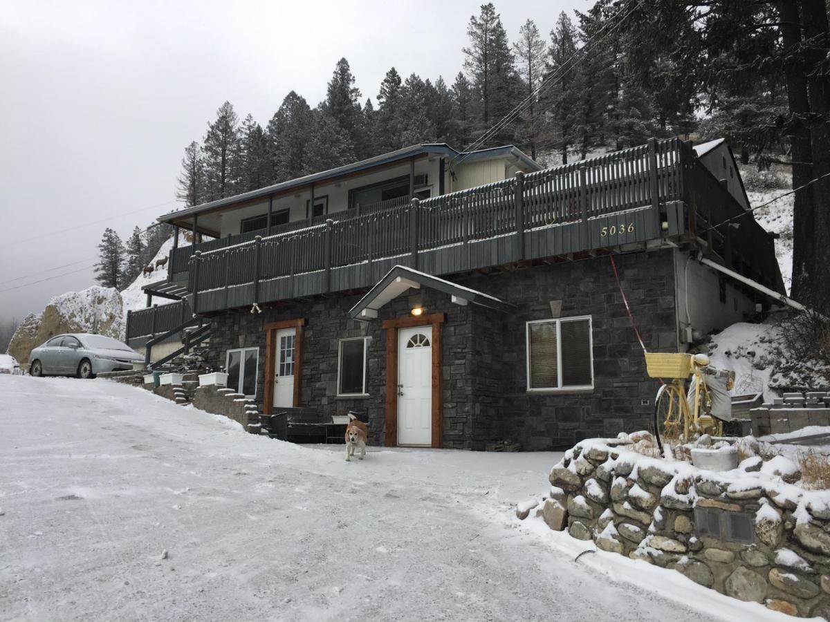 Cross Suite - Mistyriver Lodge Radium Hot Springs Exterior photo