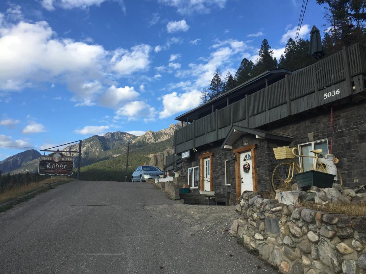 Cross Suite - Mistyriver Lodge Radium Hot Springs Exterior photo