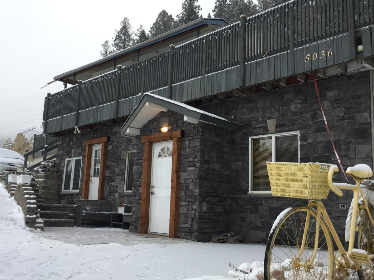 Cross Suite - Mistyriver Lodge Radium Hot Springs Exterior photo
