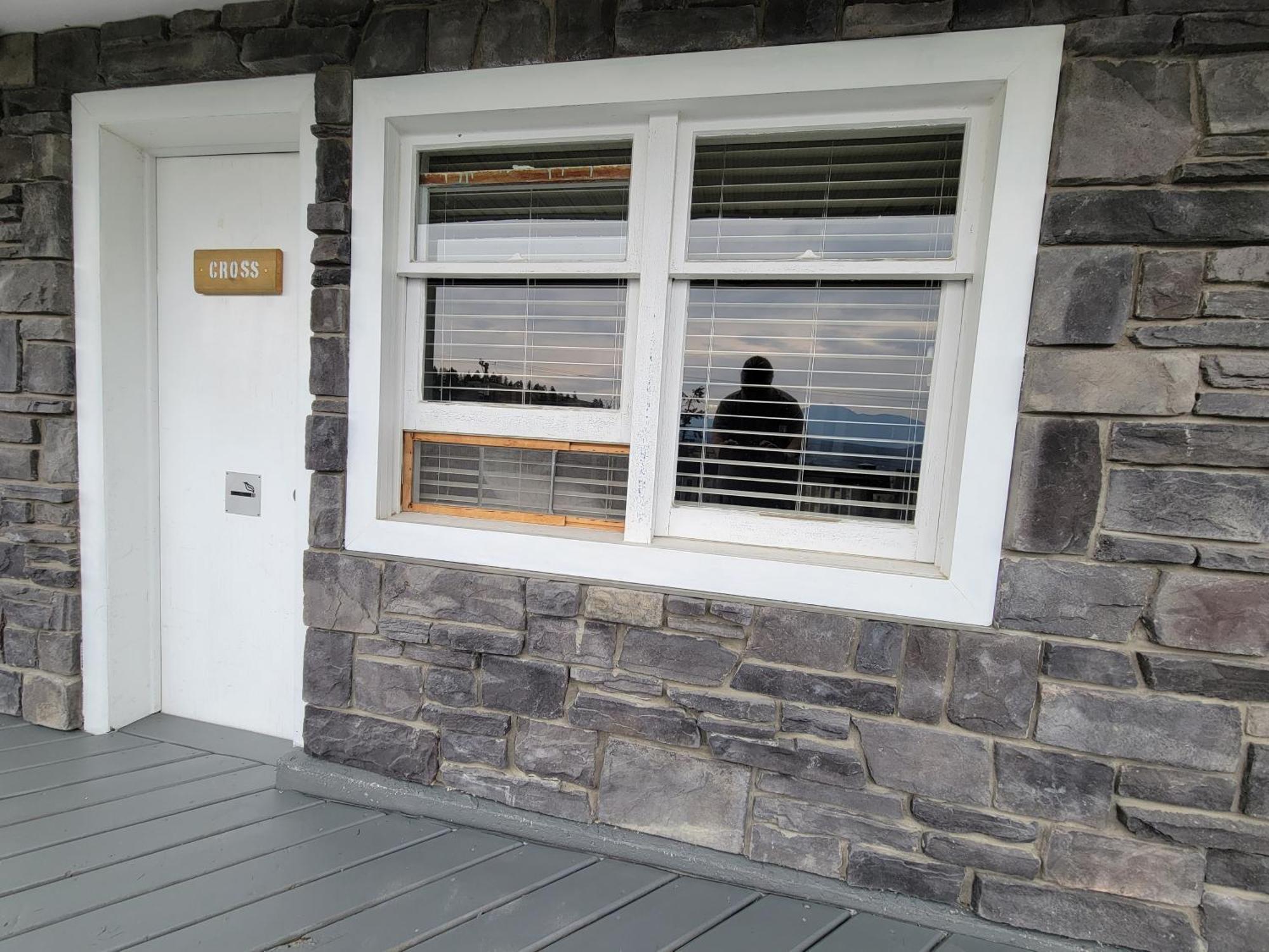 Cross Suite - Mistyriver Lodge Radium Hot Springs Exterior photo