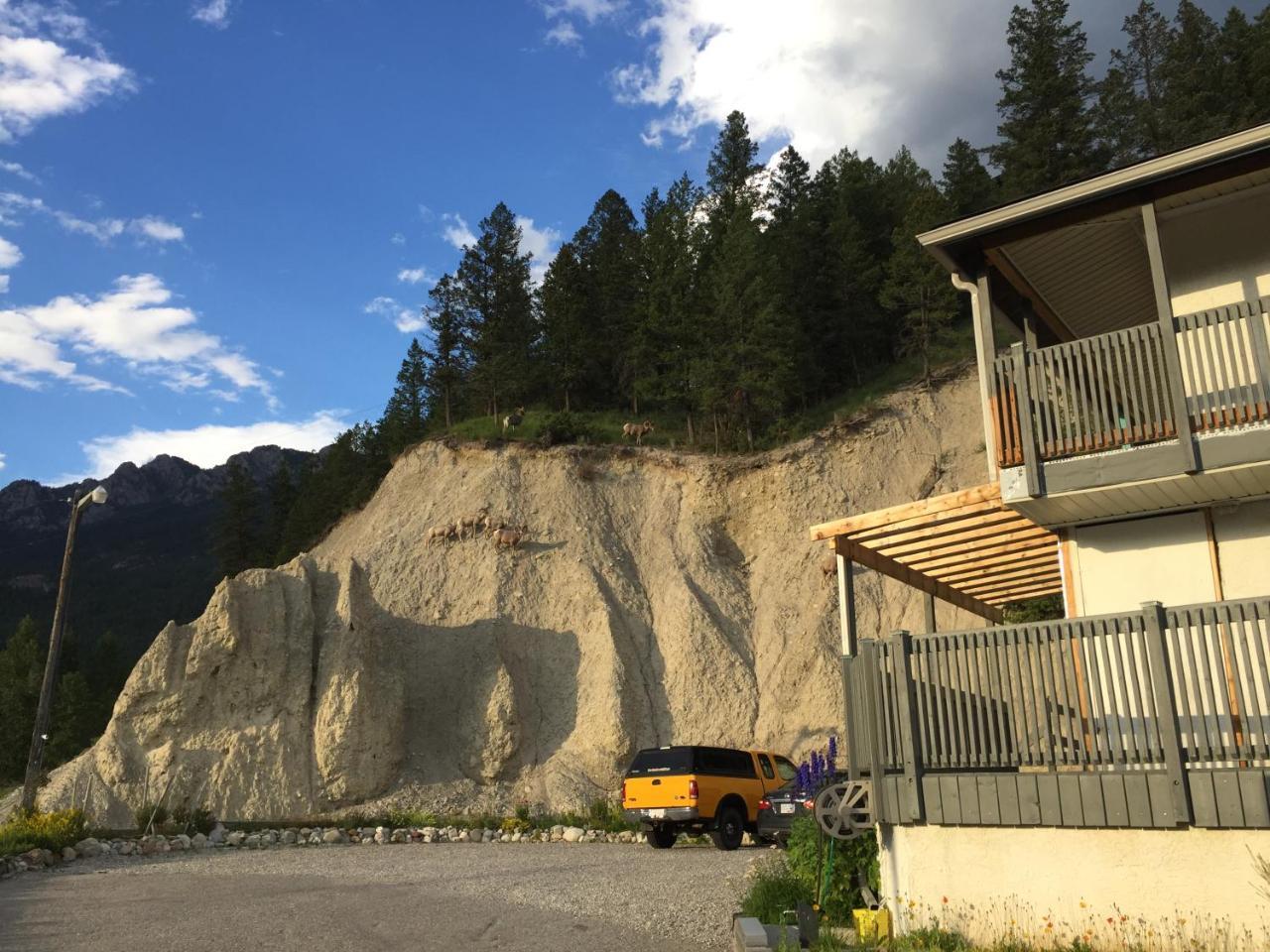 Cross Suite - Mistyriver Lodge Radium Hot Springs Exterior photo